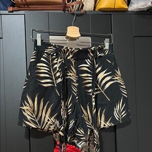 Black and Gold Leaf Print Women's Shorts